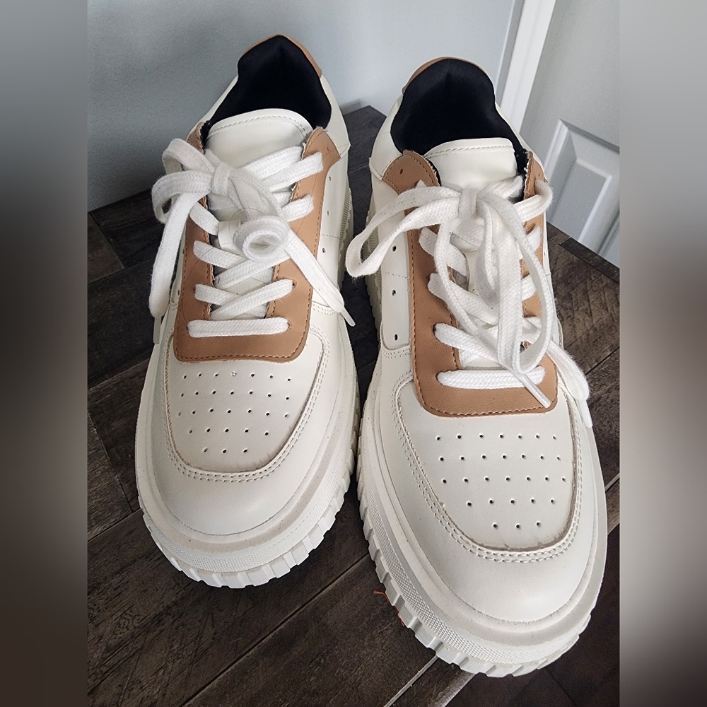 Madden Girl Women's Sneaker Size 8